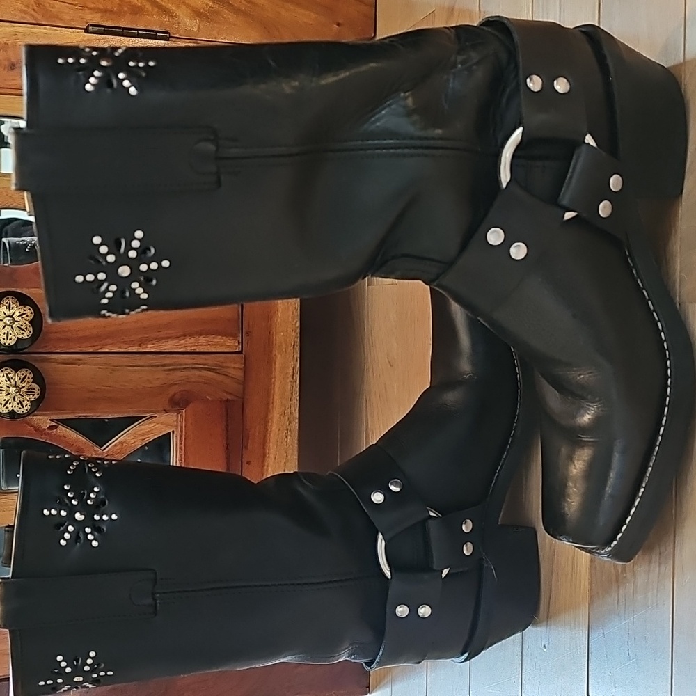 FRYE Black Leather Harnness Boots With Floral Embellishments Size 8M - Picture 4 of 16